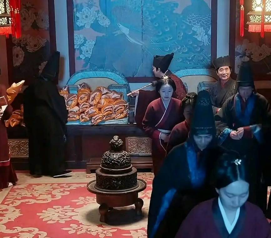离谱！“一胎生99子”短剧紧急下架，导演怪编剧，男主演员怪经纪人……