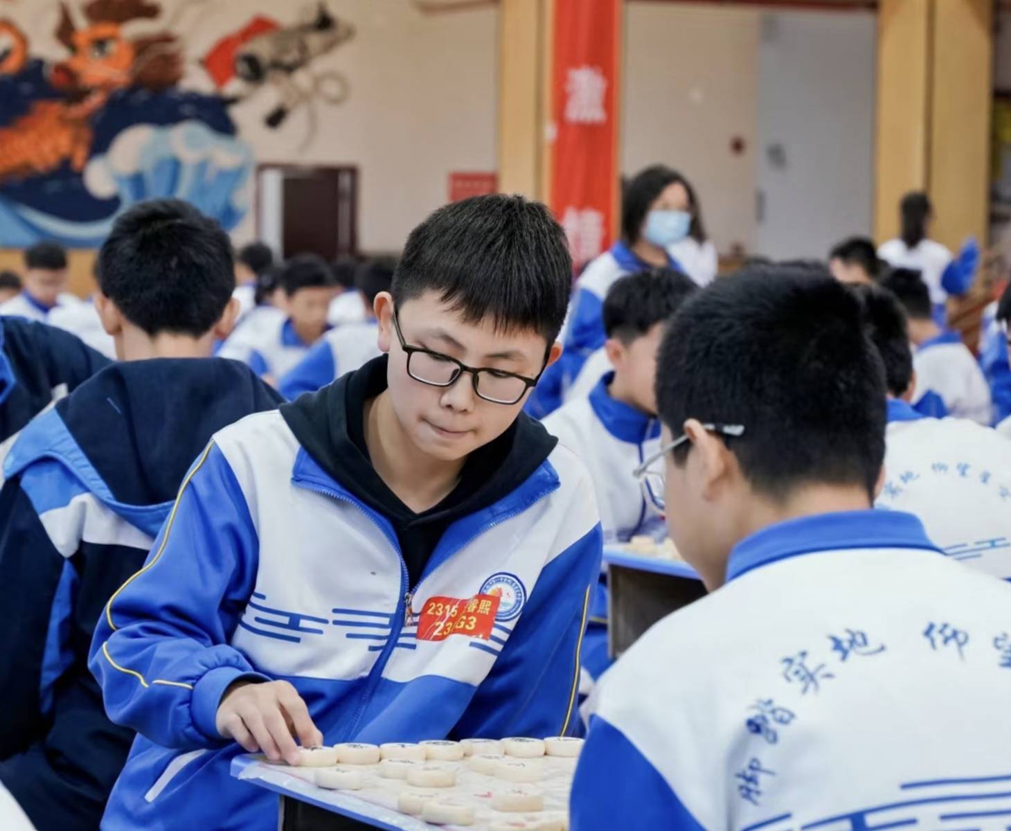 娄底14岁初中生作文看哭全网，得知爆火首先看恶评，回应用AI质疑：算是另一种夸奖