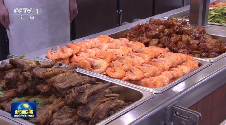 时速200公里急刹车!福建舰服役后第一餐:烤羊排,大虾,红烧肉