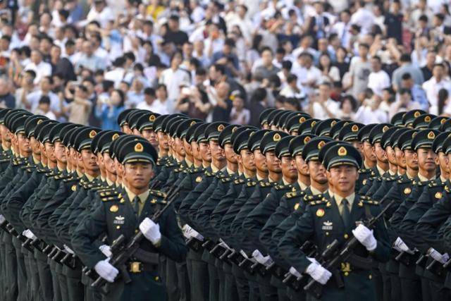 薛领事遭围攻？中方真的怒了，高市早苗没想到：特朗普也翻脸了